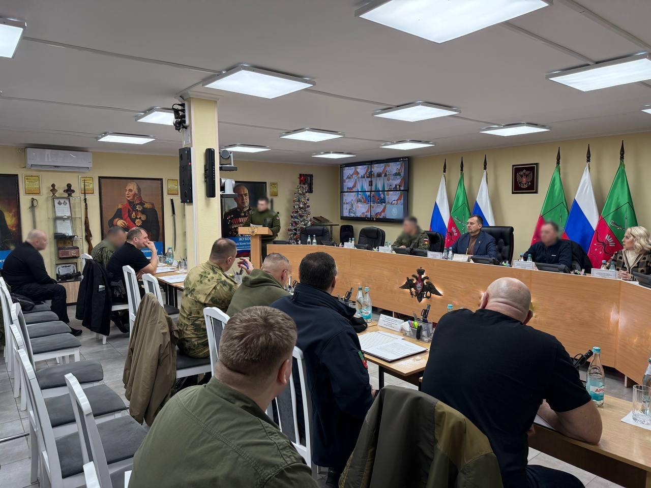 Провел оперативное совещание по ситуации с электроснабжением в Запорожской области В результате массированной атаки ударных БПЛА противника по энергетическим объектам Запорожской областей произошло аварийное отключение электроснабжения Отключение затронуло около 170 тысяч абонентов Прошу сохранять спокойствие и доверять только официальным источникам информации В Запорожской области есть все силы и средства для оперативной локализации сложившейся ситуации Понимаю что трудности которые вызваны атакой укронацистского режима будут ощущаться какое то время но все задачи которые стоят перед областью будут выполнены