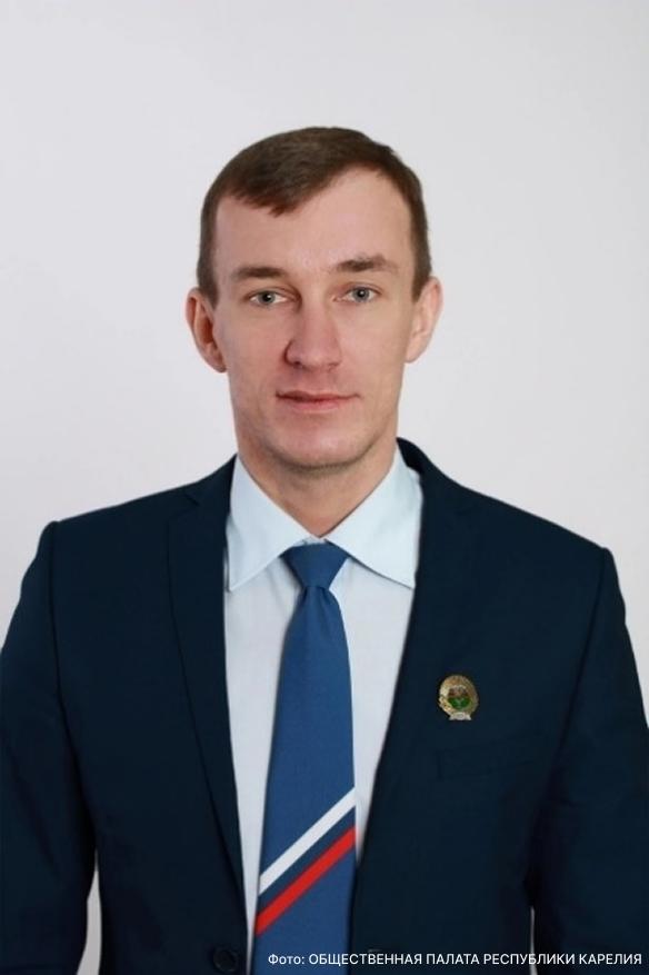 Члена Общественной палаты Карелии задержали по подозрению в педофилии Суд в Карелии заключил под стражу на два месяца Леонида Зябкина члена Общественной палаты региона Лауреата года Карелии 2022 по подозрению в совершении развратных действий в отношении детей Об этом сообщил ТАСС со ссылкой на источник Зябкин также известен как командир поискового отряда Феникс руководитель патриотического движения Карельский фронт подросткового клуба Энергия и центра первой помощи Авиценна Источник