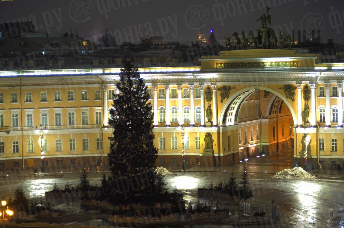 В полночь погасили огни главной ёлки Петербурга. Звезду с дерева уже сняли.  Ранее губернатор города сообщил, что по традиции, после Старого Нового года, праздничные украшения начинают убирать.    супервидовые вебкамеры проекта «Отличный Петербург»