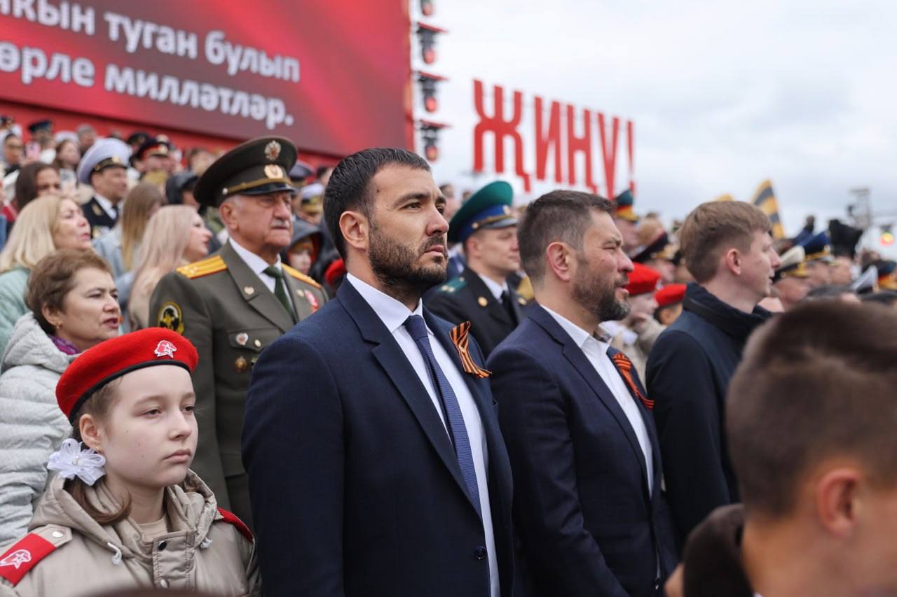 Депутат Парламента Республики Молдова от блока «Победа» Александр Суходольский и заместитель председателя Исполнительного комитета Виктор Петров приняли участие в торжественном параде в Казани. Визит проходит по личному приглашению главы Республики Татарстан Рустама Минниханова. Гагаузию и Татарстан объединяют давние партнёрские отношения, укреплённые Соглашением о сотрудничестве в социально-экономической, культурной и образовательной сферах.