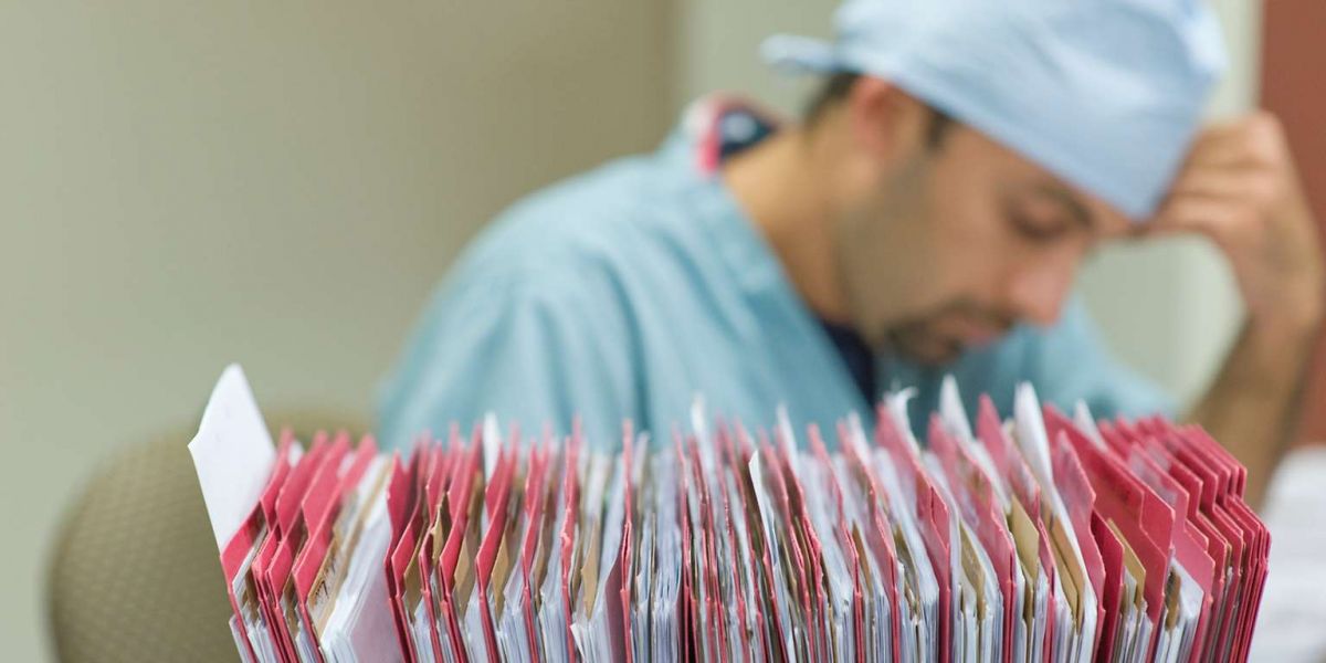 Прокуратура взыскала недоплаты за сверхурочные медработникам Липецкой области     Медики в Липецкой области подали коллективную жалобу в прокуратуру. Они заявили, что их заставляли работать сверхурочно, но, нарушая их права, платили за переработку не полностью.  ↗  Прислать новость   Подписаться