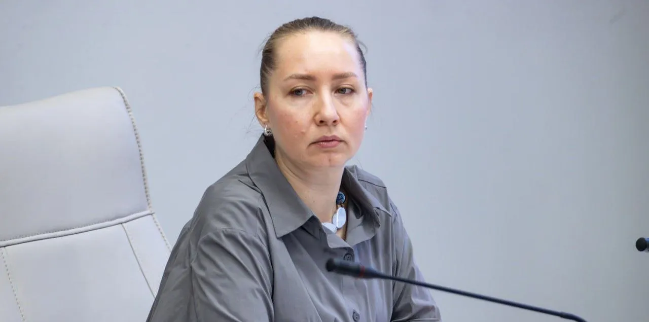 Депутат единоросс Алена Миронова досрочно покидает Заксобрание края О прекращении полномочий Мироновой по собственному желанию сообщила пресс служба парламента Она была избрана по Октябрьскому одномандатному избирательному округу 4 и занимала должность зампреда комитета по охране здоровья и социальной политике Ранее СМИ писали о возможном переходе Мироновой в краевое правительство на должность вице премьера Это Борус Люди Мы в MAX