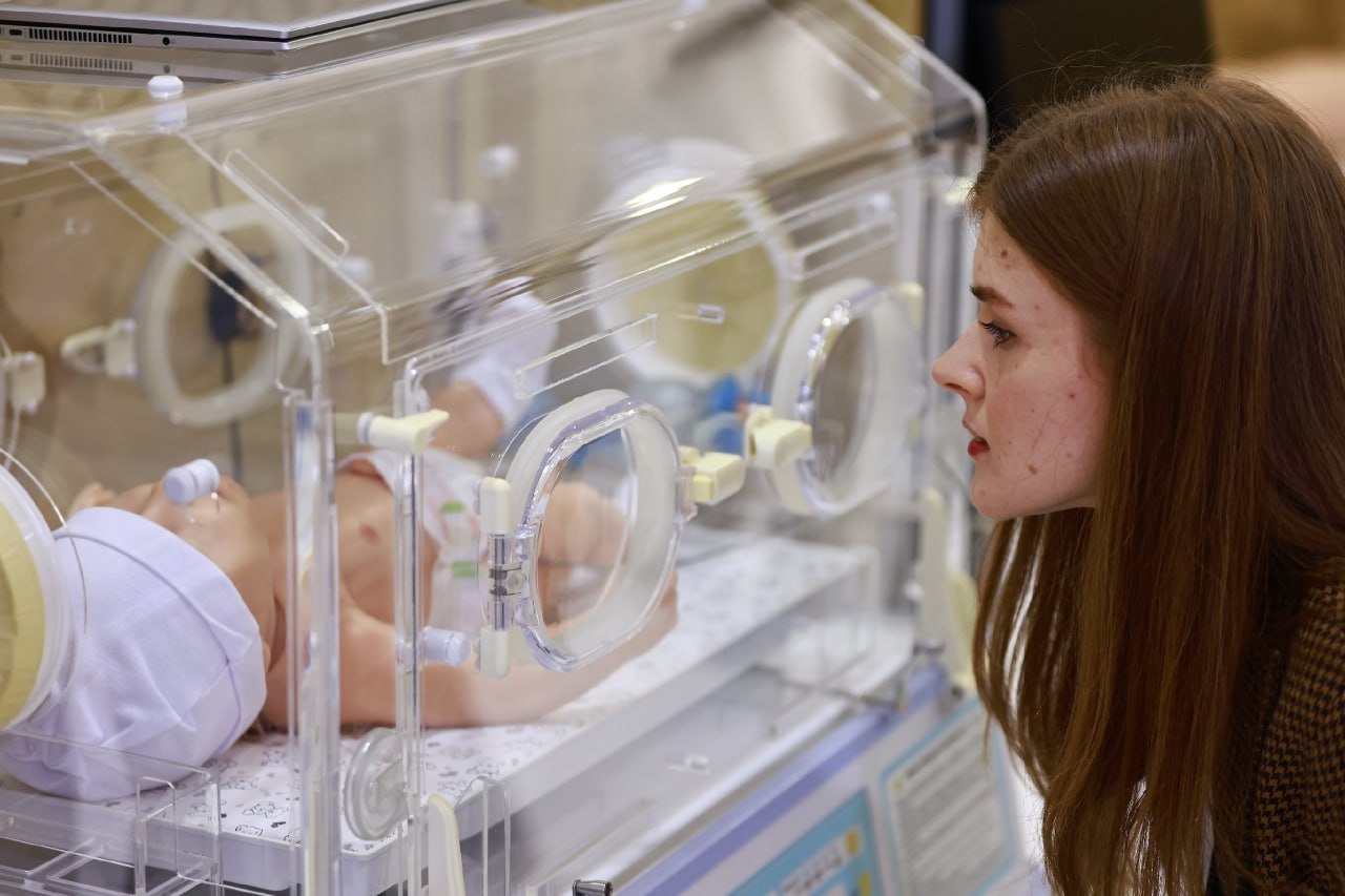 Геннадий Онищенко назвал средний возраст рождения первого ребенка в России Сейчас женщины впервые становятся мамами примерно в 31 год об этом сообщил зампрезидента РАО Мы себя утешаем в Европе вообще 32 34 Но нам от этого не легче мы должны жить своим умом   Вечерка в MAX в Telegram