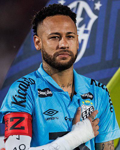 Неймар оформил хет трик за 17 минут Бразилец играющий с травмой огорчил Жувентуде 3 0 и теперь Сантос за тур до конца чемпионата оторвался от зоны вылета на 2 очка У бразильца 5 голов в трех последних играх а ведь он играет с травмой колена которую врачи строго рекомендовали оперировать myachPRO