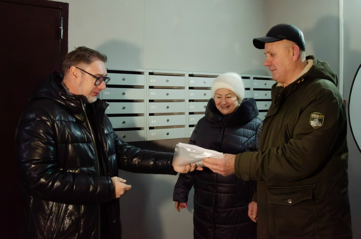 В Кыштыме построят новый девятиэтажный дом для переселенцев из аварийного жилья   gubernia74 ru articles news 1137663 Переселение жителей аварийного жилья в новые квартиры в Кыштыме продолжается Как сообщил глава города Алексей Заикин недавно был завершен процесс расселения аварийного дома 9 на Набережной в поселке Увильды Кроме того в настоящее время в микрорайоне Коноплянка готовят территорию для строительства новой девятиэтажки квартиры в которой получат переселенцы из аварийного жилого фонда   t me chgub