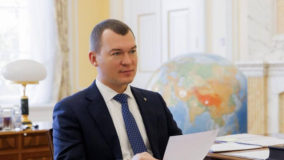 АИС «Мой спорт» скоро заработает в Херсонской области. Что она даст Система «Мой спорт» в конце 2024 года перешла в собственность государства и скоро начнет работать в Новороссии и Донбассе. Об этом в интервью Херсонскому агентству новостей сообщил министр спорта, президент Олимпийского комитета России Михаил Дегтярев, отметив, что активная работа системы уже началась в Крыму. «В системе зарегистрировано 43 местных спортивных школы и 31 735 пользователей — это тренеры, спортсмены, родители и представители спортивных учреждений. С регионами Новороссии также идет работа — настройка ряда операционных вопросов с учетом местных особенностей, при этом вся нормативная база для этого есть — осенью 2024 года был подписан ряд соответствующих меморандумов в рамках форума „Россия — спортивная держава“ в Уфе. Так что скоро заработает», — сообщил Дегтярев. Он также отметил, что для работы с другой системой — ФГИС «Спорт» — у всех регионов, включая Донбасс и Новороссию, уже открыт доступ к личному кабинету, где автоматизированы ключевые процессы, доступны обучающие материалы и 15 цифровых сервисов. АИС «Мой спорт» — цифровая онлайн-платформа для автоматизации спортивных процессов региона в едином контуре. Система разработана для спортсменов и их родителей, спортивных организаций, спортивных федераций, органов местного самоуправления и органов исполнительной власти в области физической культуры и спорта. Платформа предоставляет доступ к различным инструментам: расписанию тренировок, электронным журналам и оценкам, дневникам самоконтроля спортсменов. Также система позволяет следить за календарным планом спортивных мероприятий, подавать заявки на участие в них онлайн, оперативно получать результаты и присваивать спортсменам массовые разряды. Также сервис дает возможность родителям записать своего ребенка в спортивную школу онлайн. ФГИС «Спорт» — Федеральная информационная платформа сбора и агрегации данных сферы физической культуры и спорта для обеспечения прозрачности процессов, реализуемых в ходе достижений целей государственной политики в сфере физической культуры и спорта. ГИС является инструментом управления спортивной отраслью по всей стране. #Спорт