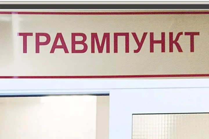 Травмпункты будут работать круглосуточно на новогодние праздники в Ростове.  В период новогодних праздников график работы будет выглядеть так: в горбольнице № 4 на Социалистической ежедневно с 9:00 до 21:00 будут принимать детей из Пролетарского, Кировского, Ленинского и Первомайского районов. В то же время в больнице № 20 будет открыт прием для малышей из Советского, Железнодорожного, Октябрьского и Ворошиловского районов. А с 21:00 до 9:00 примут детей из всех районов города.