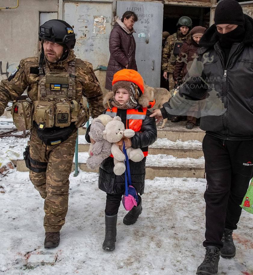 ‼ Власти Украины узаконили свои претензии на детей нерабов.  Правительство изменило правила обязательной эвакуации детей.   Как сообщает МВД, в случае отказа родителей эвакуироваться, Национальная полиция будет принудительно забирать детей из таких семей и передавать их органам опеки.  Можем лишь догадываться, насколько далеко могут зайти власти УГИЛ, при необходимости узаконить похищение детей "нужной категории"     ПОДПИСАТЬСЯ                       Чат   Бот   Дзен  #насамомделевниколаеве #насамомделе  #николаев #миколаїв #mykolaiv