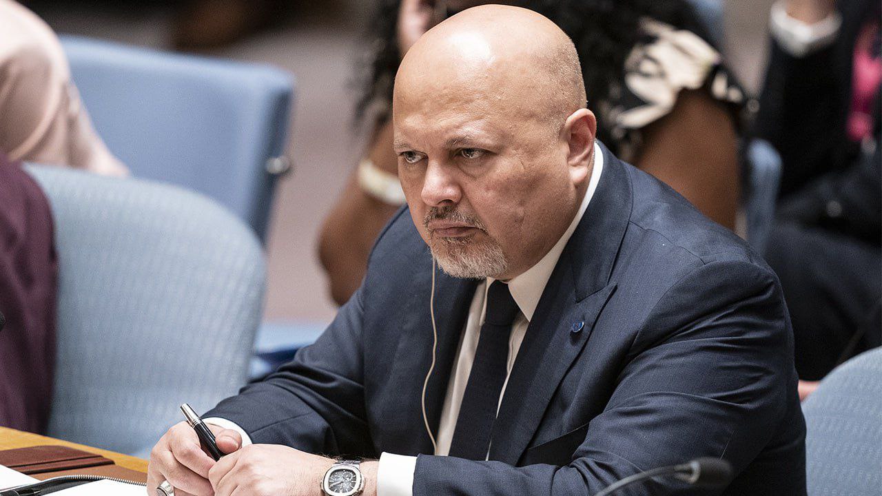 Главный прокурор МУС Карим Хан отстранён от должности в связи с обвинениями в сексуальных домогательствах Адвокат Карима Хана сообщил, что высокопоставленный чиновник Международного уголовного суда ушёл в отпуск на время внутреннего расследования. Жалобу на неоднократные нежелательные контакты с его стороны подала сотрудница прокуратуры МУС. Показательно, что родной брат Карима Хана — Имран Ахмад Хан, бывший депутат британского парламента, был осужден за сексуальное домогательство в отношении 15-летнего подростка. Именно Карим Хан ранее выписал ордера на арест президента России Владимира Путина и омбудсмена Марии Львовой-Беловой, обвиняя их в "похищении украинских детей".