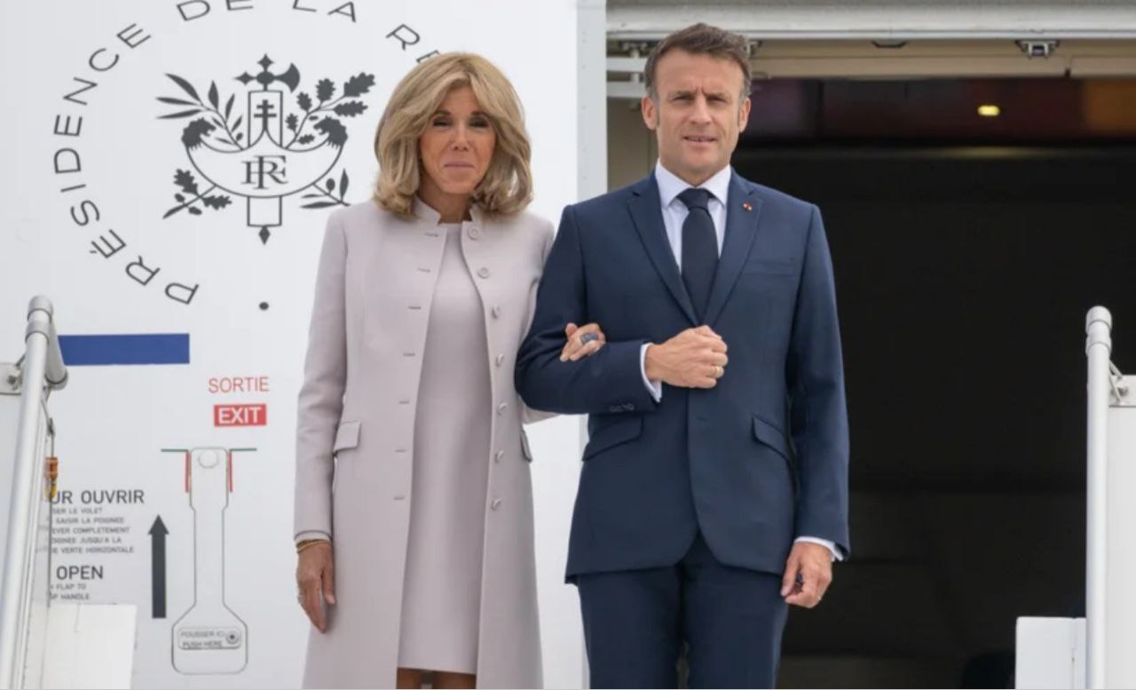 Рейтинг одобрения Макрона упал до рекордно низкой отметки 11 потеряв за месяц 5 пунктов Итоги опроса компании Verian опубликовала газета Le Figaro Это самый низкий показатель когда либо зафиксированный компанией radiomirby