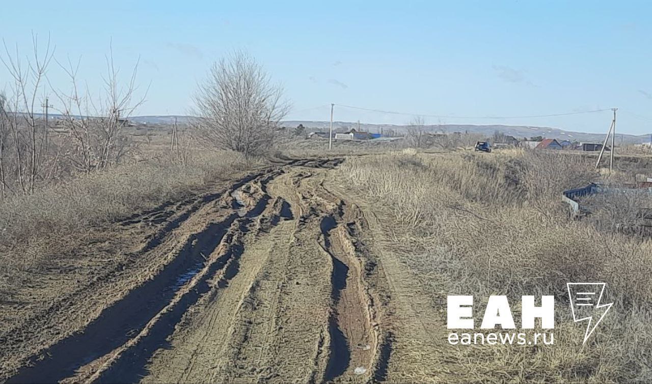 Названы причины аварии на дамбе из за чего затопило Орск По данным Ростехнадзора основными причинами аварии в апреле 2024 года стали ошибки в проектных решениях и расчетах расхода реки Урал нарушения при строительстве дамб неточный прогноз половодья недостаточная подготовка Ириклинского водохранилища несоблюдение законодательства при эксплуатации ГТС Управление ЖКХ администрации Орска оштрафовано по ст 9 2 КоАП РФ Разработан план устранения причин аварии контроль за выполнением передан управлению Материалы расследования направлены в прокуратуру Подпишитесь на канал ЕАН Оренбург