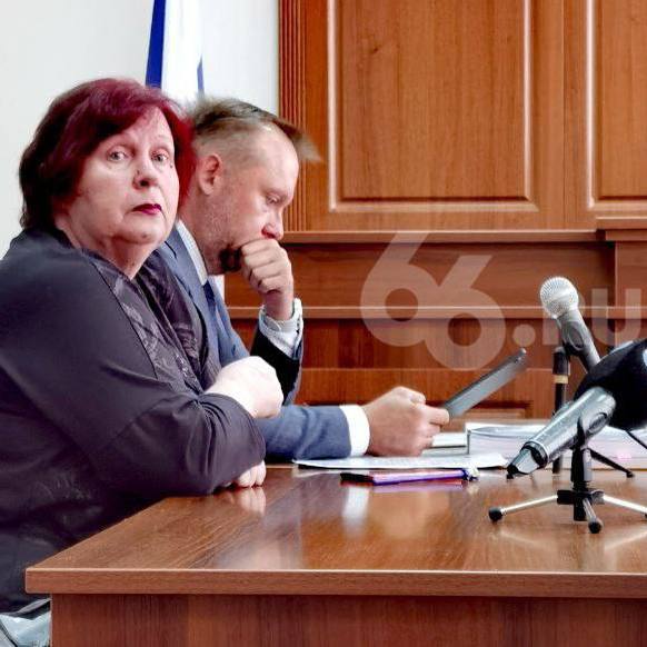 Заведующей производством компании ООО «Общественное питание» вынесли приговор: 1 год ограничения свободы и запрет на работу в сфере организации питания на 1 год 6 месяцев Напомним, что в марте этого года с жалобами на плохое самочувствие обратились 47 учащихся специализированного учебно-научного центра УрФУ — Роспотребнадзор выявлил норовирус. Выяснилось, что сотрудница компании, которая обслуживала СУНЦ УрФУ, появилась на рабочем месте с норовирусом. Суд признал Елену Антропову виновной по статье 236 УК РФ нарушение санитарно-эпидемиологических правил, повлекшее по неосторожности массовое заболевание или отравление людей . Фото: 66.RU Новости Екб тут