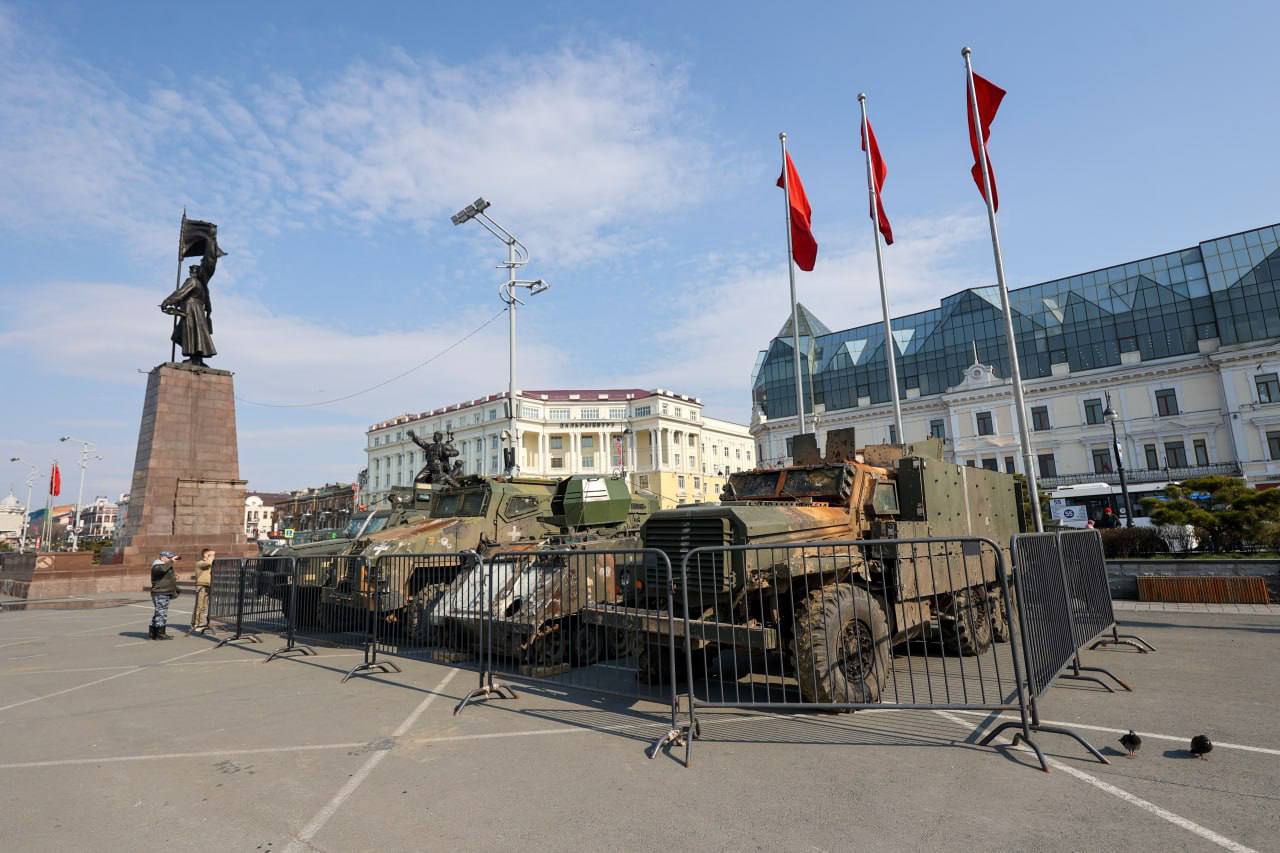 Центральную площадь Владивостока закроют для посещения из-за подготовки ко Дню Победы Ограничения будут действовать с 18:00 7 мая до 9:00 9 мая, сообщили в мэрии.
