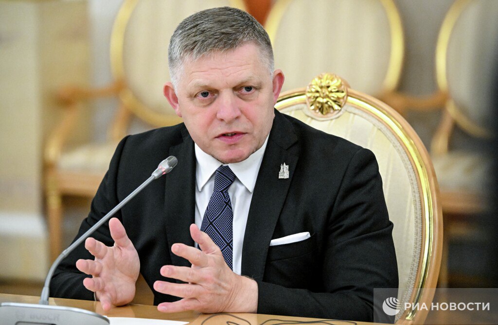 Санкционная политика ЕС вредит ему самому заявил Фицо По его словам ЕС сейчас стоит сосредоточиться на себе и навести порядок У объединения есть более важные обязанности и приоритеты чем ограничения против России Подписаться на РИА Новости