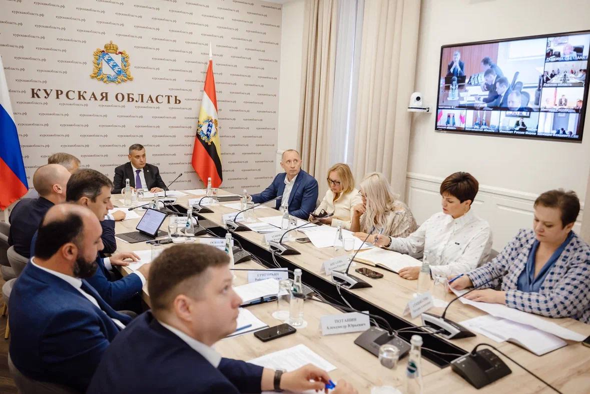 1 2 3 Завершается разработка программы восстановления курского приграничья На совещании под руководством министра экономического развития РФ Максима Решетникова рассмотрели вопросы восстановления социальных учреждений, объектов культуры и спорта. ФОКи, учреждения культуры и объекты культурного наследия, центры занятости и социального обслуживания населения, храмы и церкви будут ремонтировать и восстанавливать. — Там, где объекты уничтожены полностью, непременно построим новые. Разногласий с коллегами из федеральных министерств и ведомств по включению их в программу нет. Благодарю за конструктивное взаимодействие — чувствуем и видим поддержку! Уже 1 июля Правительство РФ представит документ Президенту. Вести-Курск. Только проверенная информация Прислать новость