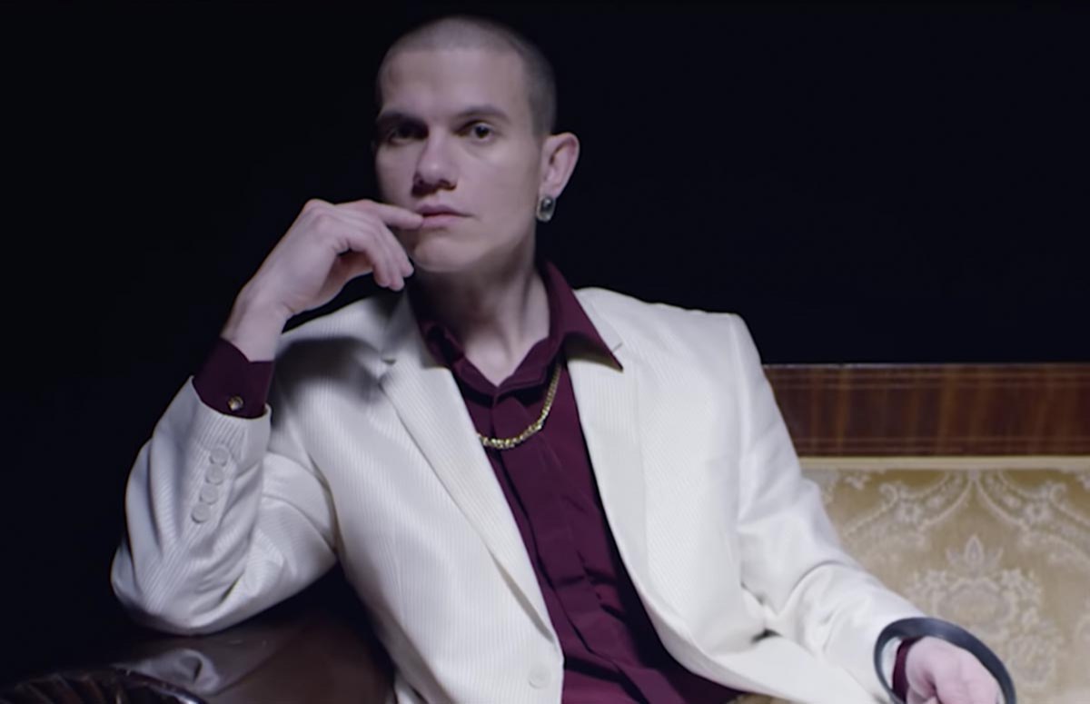 Умер солист группы Shortparis Николай Комягин сообщила Ксения Собчак По информации журналистки 39 летнему Комягину стало плохо после тренировки по боксу У музыканта не выдержало сердце