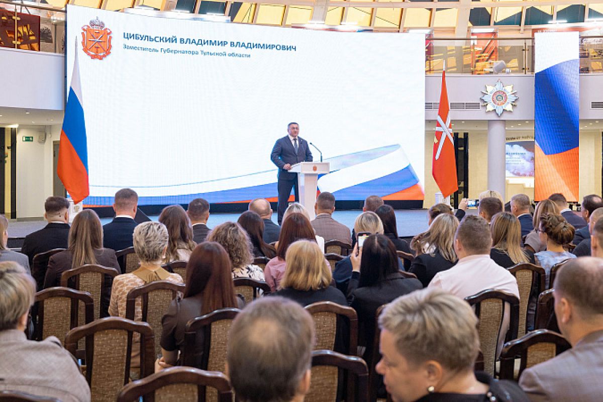 Каждый километр дороги ваша заслуга В Туле поздравили работников дорожного хозяйства newstula ru fn 1740432 html 17 октября в Тульском музее оружия прошла торжественная церемония посвященная Дню работников дорожного хозяйства Всех причастных наградили благодарственными письмами и грамотами от правительства Прислать новость Подписаться