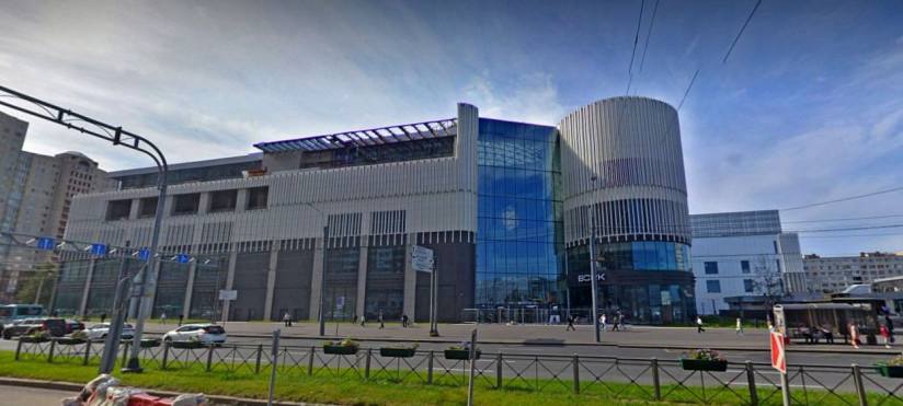 ТРК Голливуд в Петербурге планируют открыть в ноябре 2025 года Первое разрешение на строительство торгово развлекательного комплекса Голливуд у станции метро Пионерская выдали девять лет назад многофункциональный проект был реализован на месте снесенного кинотеатра Русь