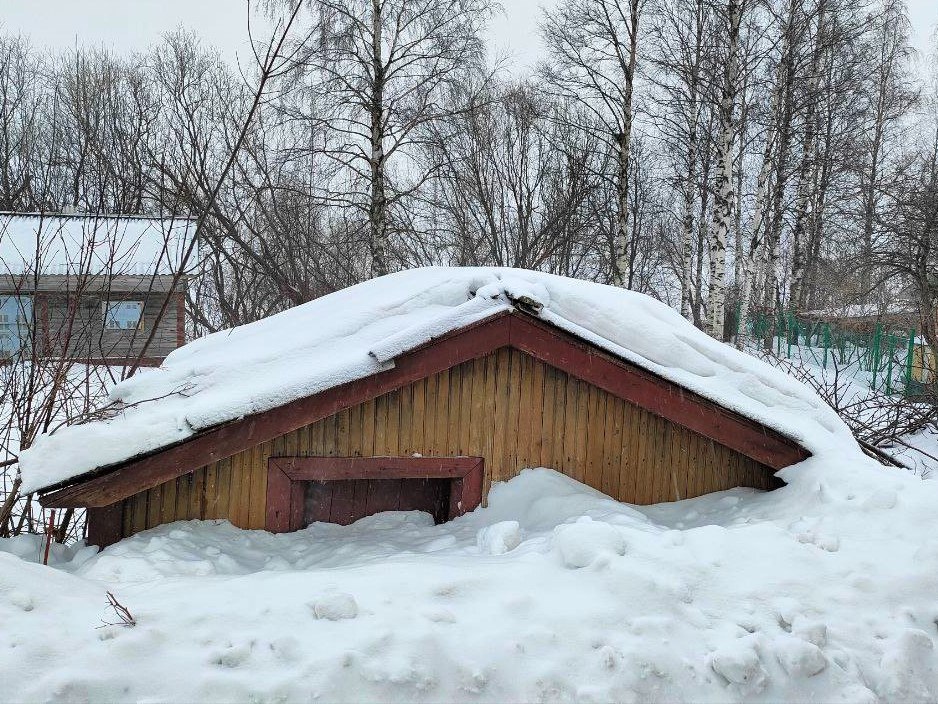 Архангельская область получит ещё 137 млн рублей на расселение аварийки Правительство компенсирует ряду регионов расходы на переселение граждан из аварийного жилья Поморье в списке Архангельская и Тульская области а также Хабаровский край суммарно получат более 700 млн рублей на возмещение расходов на переселение граждан из аварийного жилья признанного таковым после 1 января 2017 года Распоряжения об этом подписал председатель правительства Михаил Мишустин Согласно документам Архангельская область получит 137 4 млн рублей Тульская область 137 8 млн рублей а Хабаровский край 427 2 млн рублей Финансирование из резервного фонда правительства РФ будет перечисляться на основании соглашений которые указанные регионы заключат с Минстроем Добавим что ранее на 2026 год в Архангельской области уже было запланировано порядка 4 млрд рублей на переселение граждан из ветхого и аварийного жилья
