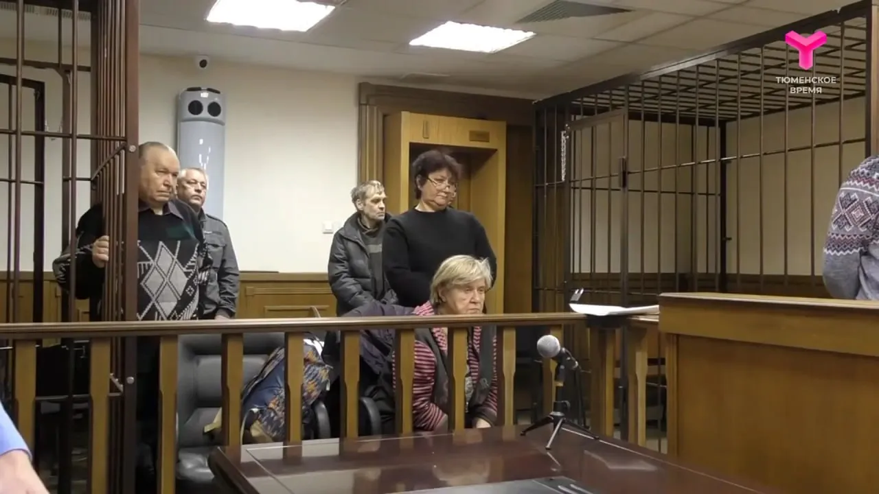 Жительница Тюмени получила 9 лет колонии за попытку насильственного захвата власти По данным УФСБ России по Центральному военному округу Пашнина Л А склоняла военнослужащих и других лиц Тюменского гарнизона к участию в некой структуре Совет народных депутатов Тюменской области РСФСР Цель незаконное прекращение существования СССР и захват власти Суд признал её виновной в содействии терроризму и публичных призывах к нему ст 205 1 205 2 УК РФ и приговорил к 9 годам колонии общего режима с запретом на администрирование сайтов и соцсетей на 2 года Приговор вступил в силу Мы в MAКС