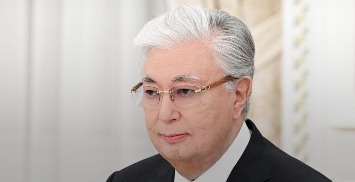 Казахстан расстается с суперпрезидентской формой правления заявил Токаев По его словам проект новой конституции страны закрепляет последовательность и логику развития политической системы Казахстана на основе концепции сильный президент влиятельный парламент подотчетное правительство jkinvest news jkinvest