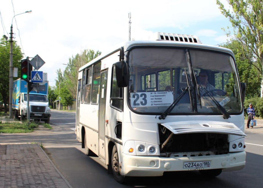 В Донецке изменилась стоимость проезда в некоторых автобусах Теперь проезд в межмуниципальных автобусных маршрутах №23 и 24б будет стоить 40 рублей. «В связи с увеличением затрат на обслуживание, в том числе на безопасность пассажиров, перевозчики данных маршрутов приняли решение поднять оплату за проезд», – сообщила пресс-служба Минтранса республики. Южная служба новостей