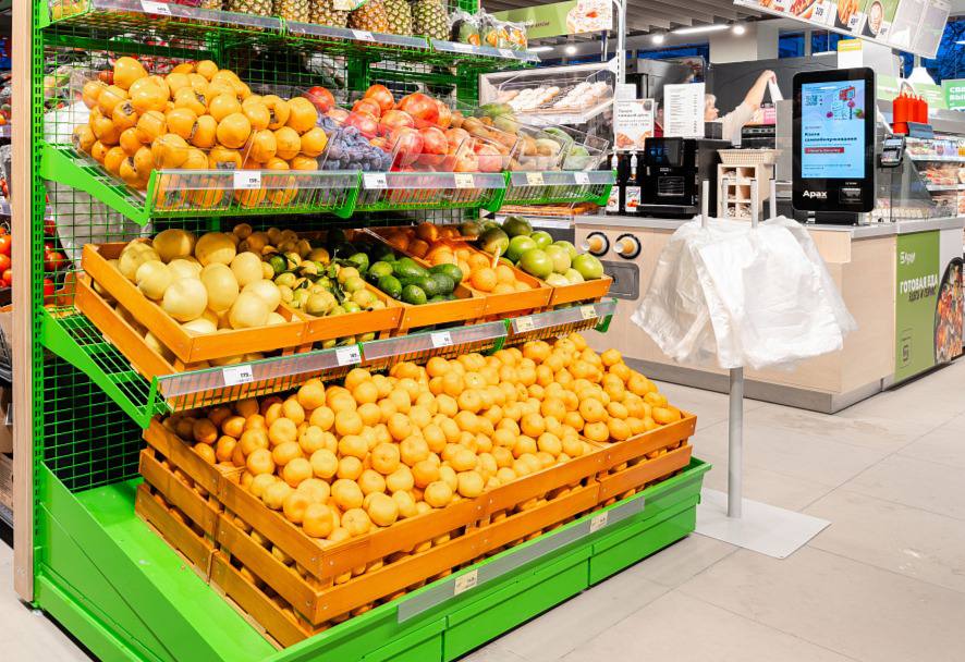 С приходом осени в Магните вырос спрос на цитрусовые и согревающие продукты Их используют в том числе для профилактики простудных заболеваний и облегчения симптомов В сентябре продажи свежего имбиря удвоились лимонов продали на 9 больше апельсинов на 28 Продажи травяных чаев и горячего шоколада выросли на 9 и 14 а витаминов на 12 Тренд сохранился и в октябре за неделю с 29 сентября по 5 октября продажи травяного чая увеличились на 9 к предыдущей неделе какао и горячего шоколада на 4 имбиря на 21 цитрусовых на 14 Больше про торговлю и потребителей на канале Shopper s Подписывайтесь