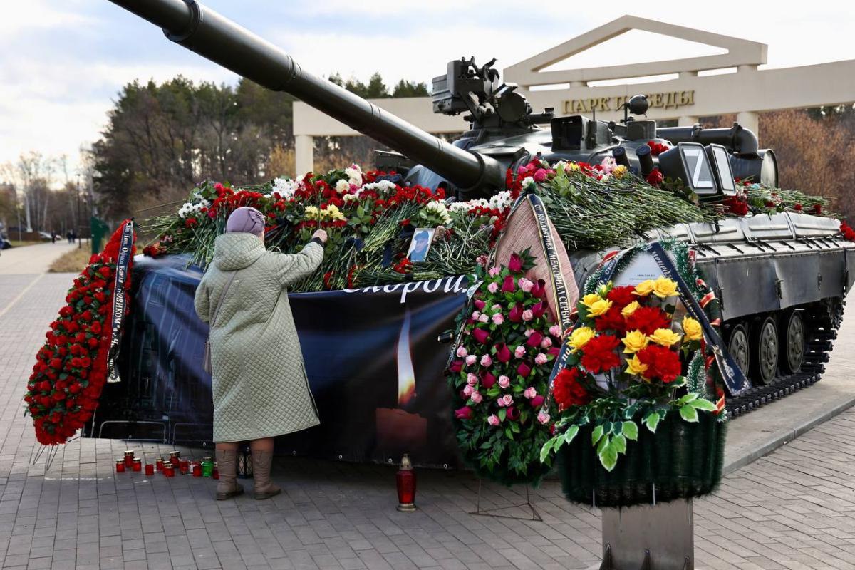 Под Челябинском сняли введенный после взрыва на заводе режим ЧС Власти Копейска отменили режим ЧС введенный после взрыва с последующим возгоранием на местном предприятии Соответствующее решение 30 октября приняла Комиссия по чрезвычайным ситуациям Режим ЧС отменен в связи с ликвидацией очага техногенного пожара завершением аварийно спасательных и других неотложных работ пояснили в администрации Копейского городского округа Режим ЧС действовал в Копейске неделю его ввели 23 октября сразу после взрыва на заводе 29 октября спасатели завершили разбор завалов Жертвами трагедии стали 23 человека Найдены тела 16 работников предприятия Останки еще семерых предстоит идентифицировать Подписаться на vecherchel   Голосовать за канал