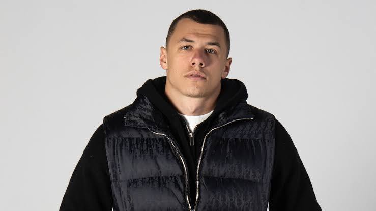 СМИ сообщают что 23 летний рэпер Макан направлен на службу в элитное подразделение Росгвардии Витязь Отряд занимается борьбой с терроризмом освобождением заложников и подавлением массовых беспорядков veraafanasyeva