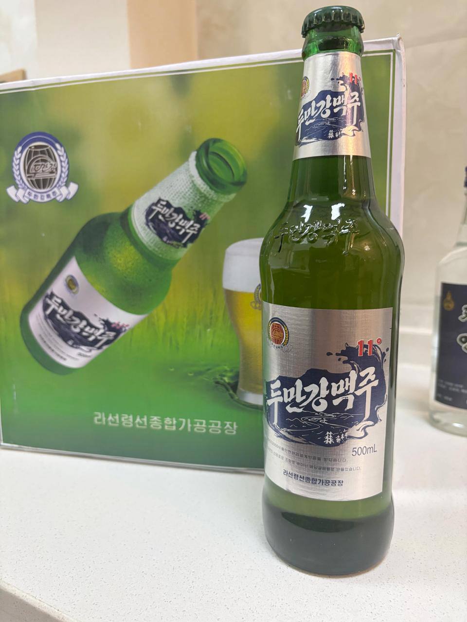 Такого нет в вашем Untappd В России начали продавать Tumangang 11 это пиво из КНДР Сейчас его можно встретить в Дальневосточном федеральном округе и Якутии За бутылку 0 5 просят 160 В будущем продажи начнутся на рынках Сибири центральной России и Юга