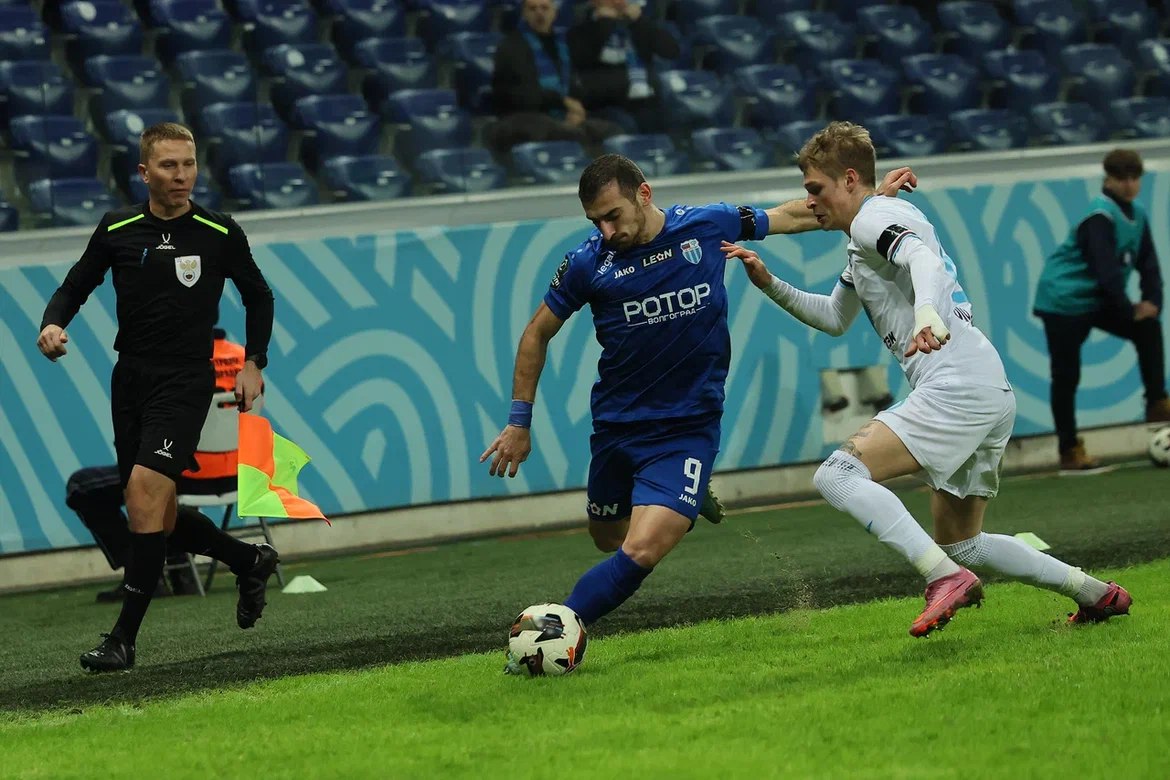 Волгоградский Ротор на домашнем стадионе в большинстве проиграл Челябинску со счётом 0 2 Первый мяч на 33 й минуте забил Александр Жиров Точку в матче на последних секундах поставил Александр Носов