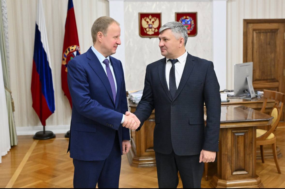 Виктор Томенко назначил экс главу Поспелихинского района Игоря Башмакова временно исполняющим обязанности мэра Рубцовска Заявление об этом глава региона сделал на заседании правительства края 28 октября Утром Томенко провел рабочую встречу с Башмаковым и предложил ему возглавить город На заседании правительства губернатор пожелал ему успехов в решении сложных и ответственных вопросов которые стоят перед южной столицей Напомним 23 октября депутаты Рубцовского городского Совета депутатов приняли отставку главы города Дмитрия Фельдмана ТОЛК ТОЛК в Мах