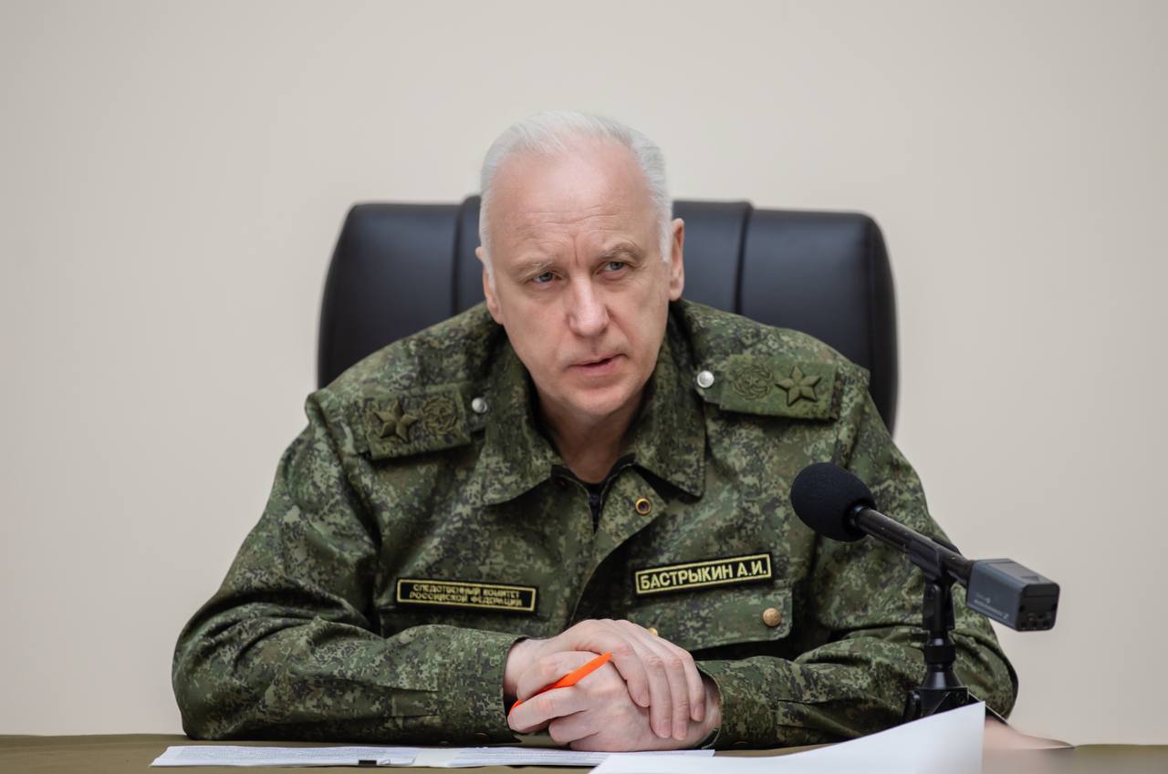 Александр Бастрыкин взял на контроль расследование дела о надругательстве над сыном участника СВО СУ СК России по региону возбудила по данному факту два уголовных дела. Председатель СК РФ Александр Бастрыкин затребовал у руководителя СУ СК России по Челябинской области Алексея Колбасина доклад о предварительных и окончательных результатах расследования уголовных дел. Исполнение поручения было поставлено на контроль в центральном аппарате ведомства. ПОДРОБНЕЕ URALPRESS.RU