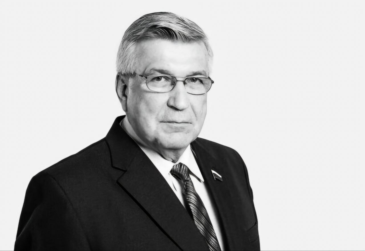Во время пленарного заседания председатель Госдумы Вячеслав Володин сообщил: скончался наш коллега Михаил Тарасенко.   С Михаилом Васильевичем мы вместе работали в Комитете по труду, соцполитике и делам ветеранов. Он был замечательным специалистом в трудовом законодательстве, уважаемым человеком, лидером профсоюзного движения.  Это невосполнимая утрата, соболезнования близким Михаила Васильевича.  Екатерина Стенякина