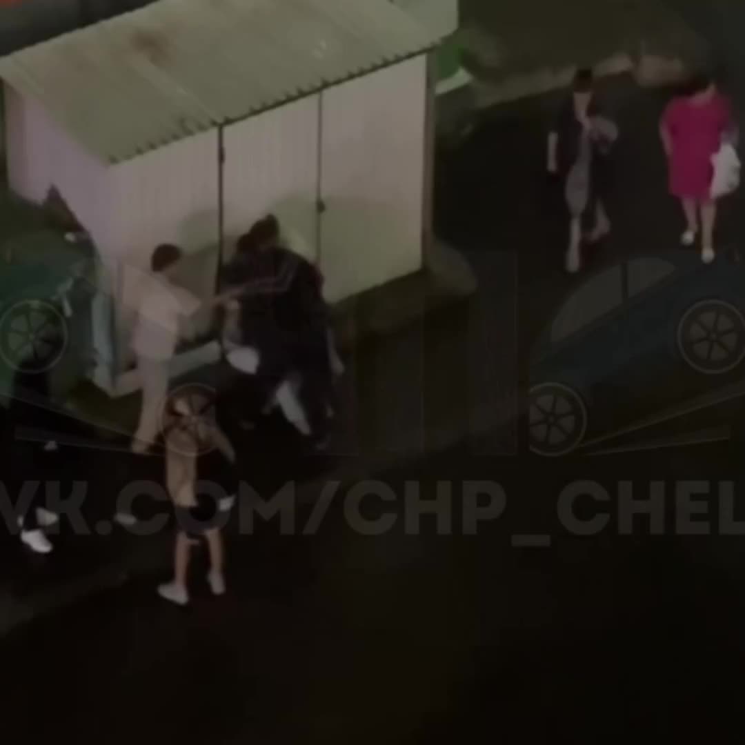 В Волгограде полицейские задержали мужчину, угрожавшего оружием и бросившего зажигательную смесь