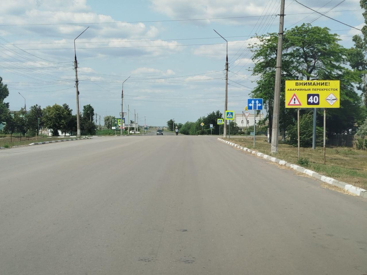 Повышаем безопасность на дорогах Скадовска В результате обследования мест концентрации ДТП в г. Скадовске сотрудниками ГБУ «Херсонавтодор» совместно с представителями ГИБДД Херсонской области было принято решение об установке дополнительных дорожных знаков. Новые меры направлены на повышение безопасности движения на улицах Пасечника и Сергеевская — именно здесь фиксировался повышенный уровень аварийности. Актуальные новости Херсонской области.