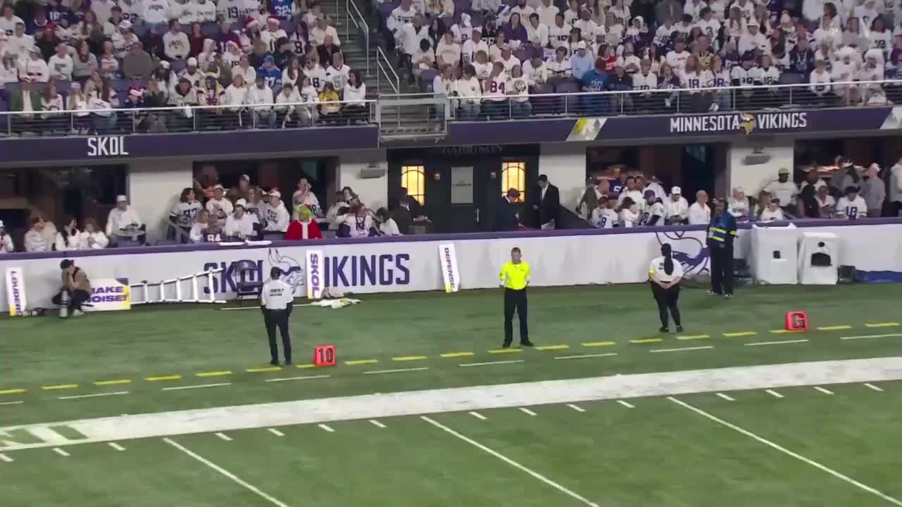 Netflix организует ретро паб на стадионе NFL для продвижения фильма