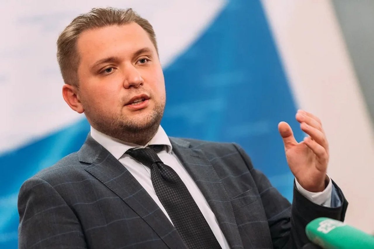 Вице-спикер Госдумы РФ Чернышов: "Россия может предложить США в связи с объявленным там Днем победы, который будет отмечаться 8 мая, провести международную научную конференцию по теме исторической правды." Да там бы урок истории Трампу провести для начала.