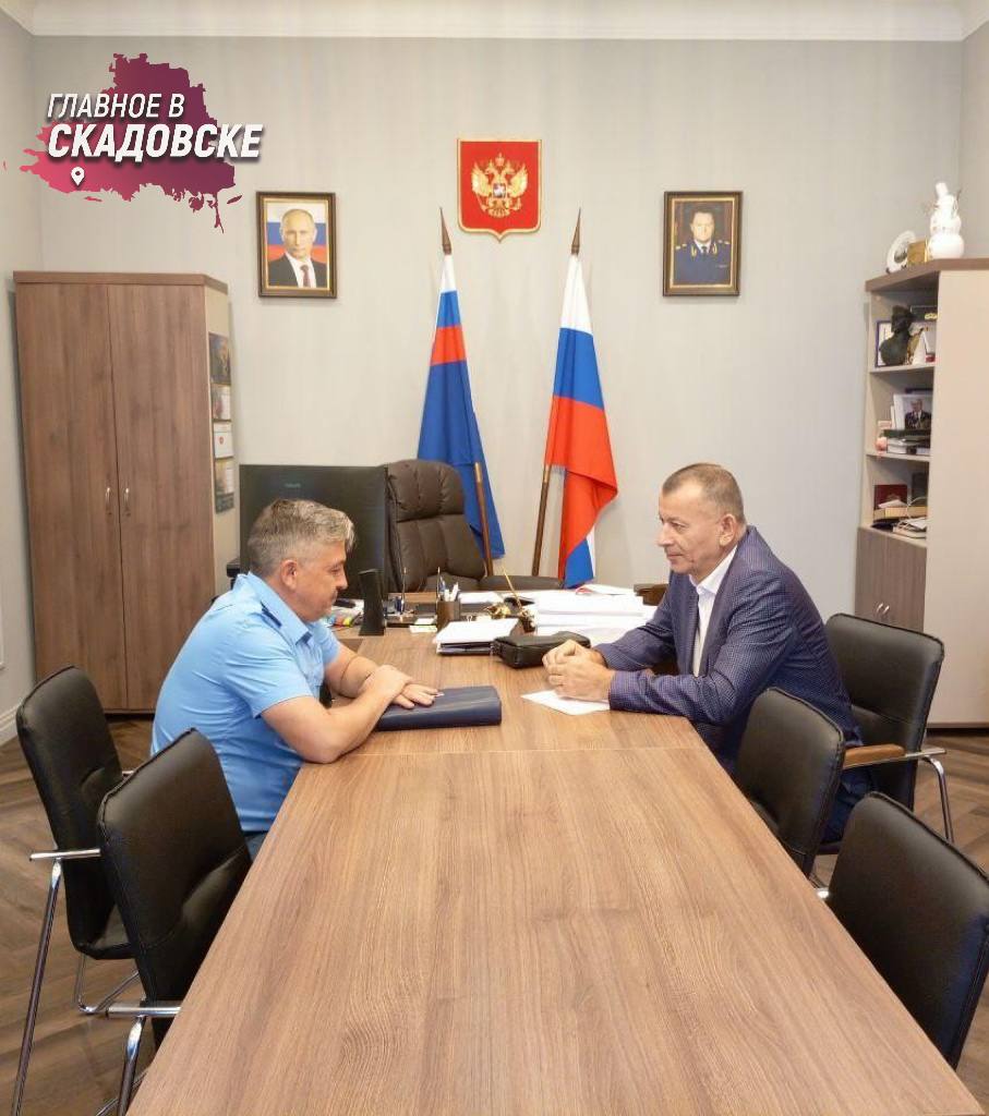 Встреча Юго-Западной трудинспекции и Прокуратуры прошла в  Херсонской области  Пятого августа 2025 года Врио руководителя Юго-Западной инспекции труда Адам Эльмурзаев встретился с Прокурором Херсонской области Андреем Петровым. Обсуждали проблемы задержек зарплаты на предприятиях.  Стороны проанализировали механизмы защиты трудовых прав и подчеркнули необходимость усиления контроля за соблюдением трудового законодательства. Намерены улучшить взаимодействие с общественными организациями для оперативного реагирования на обращения граждан.
