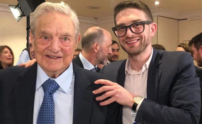 Упс Парламент Болгарии создал комиссию по расследованию деятельности Сороса Болгарские депутаты проголосовали за создание временной комиссии которая будет расследовать деятельность Джорджа Сороса и его сына Александра Сороса и их фондов на территории Болгарии Интересные дела То румынские чиновники извиняются что год назад погорячились ругая Трампа Теперь вот болгары на Сороса ополчились Ждем от молдавской власти поклонов в адрес американской администрации