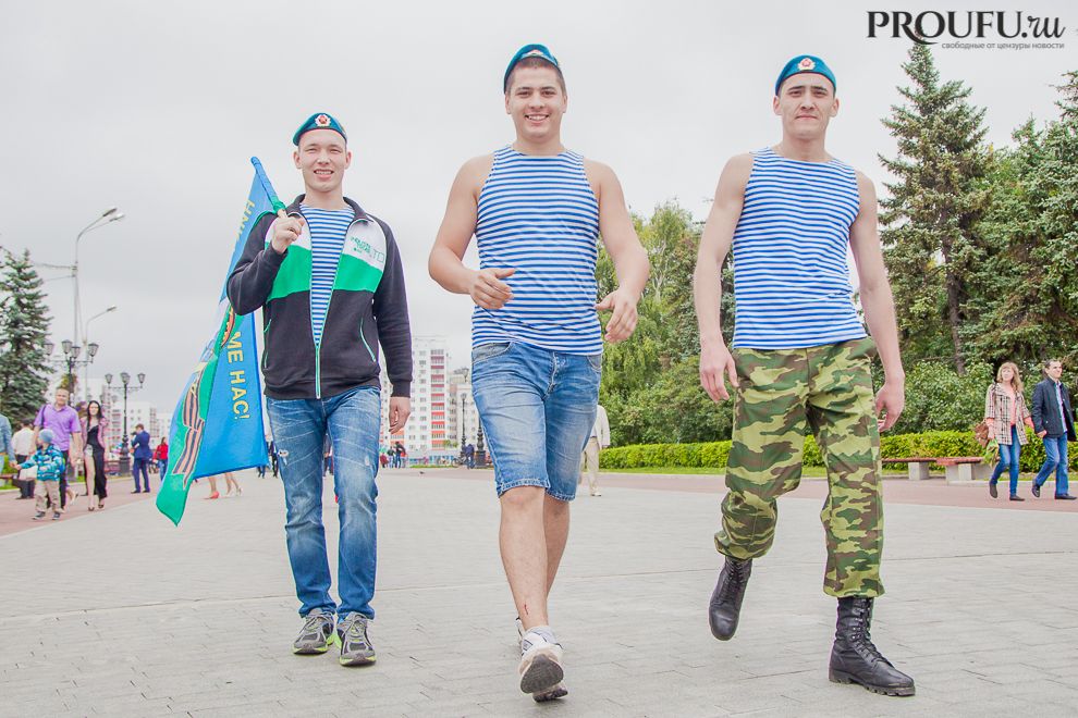 В Уфе из-за дня ВДВ перекроют парковку у парка Победы В субботу, 2 августа, Уфа отметит 95-летие Воздушно-десантных войск праздничными мероприятиями. Как сообщает пресс-служба городской администрации, основные торжества пройдут в парке «Патриот». Также запланированы возложения цветов в парке Победы в 10:00 и в парке «Волна» в 11:30 . В связи с мероприятиями, мэрия предупреждает о закрытии парковки на улице Комарова возле парка Победы с 08:00 до 12:00 и рекомендует использовать другие места для парковки. Обратная связь Подписаться