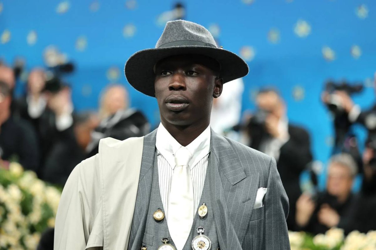 Автор крупнейшего аккаунта в TikTok Хаби Лейм продаст права на свой бренд примерно за 900 млн Он передаст права на партнёрства с брендами рекламные контракты лицензирование и проекты в сфере электронной коммерции сроком на три года Соглашение также предусматривает создание цифрового двойника Лейма с использованием его голоса черт лица и поведенческих особенностей vc ru money 2705643