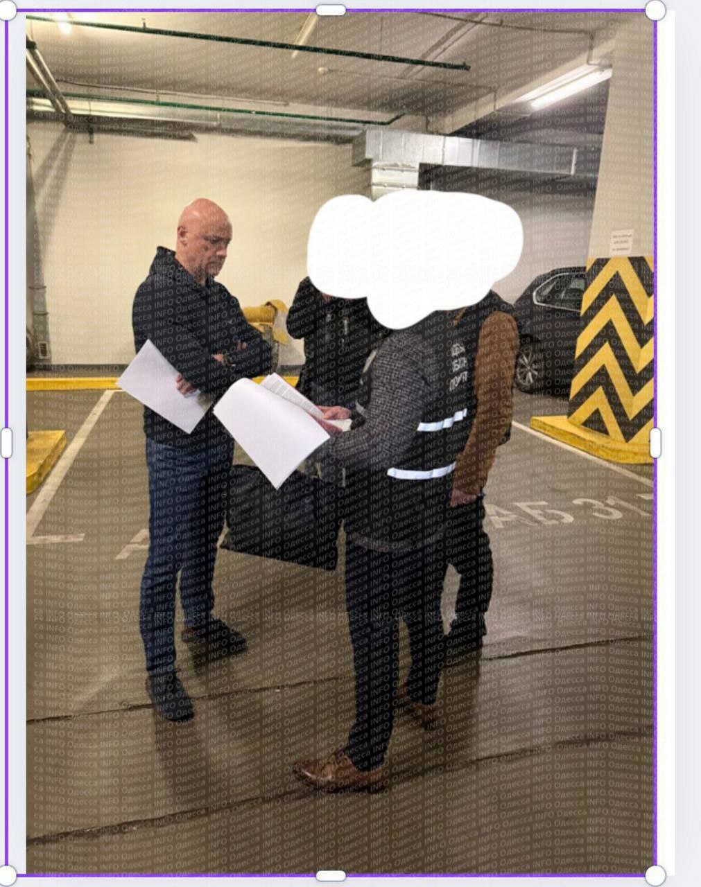 Сегодня вечером экс мэру Одессы Труханову вручили подозрение прямо на парковке комплекса отдыха Арк Спа об этом сообщают местные паблики Подозрение вручено по статье о служебной халатности повлёкшей смерть человека ч 3 ст 367 У сотрудников мэрии проходят обыски завтра ожидается избрание меры пресечения НАШИ РЕСУРСЫ Telegram YouTube RUTUBE