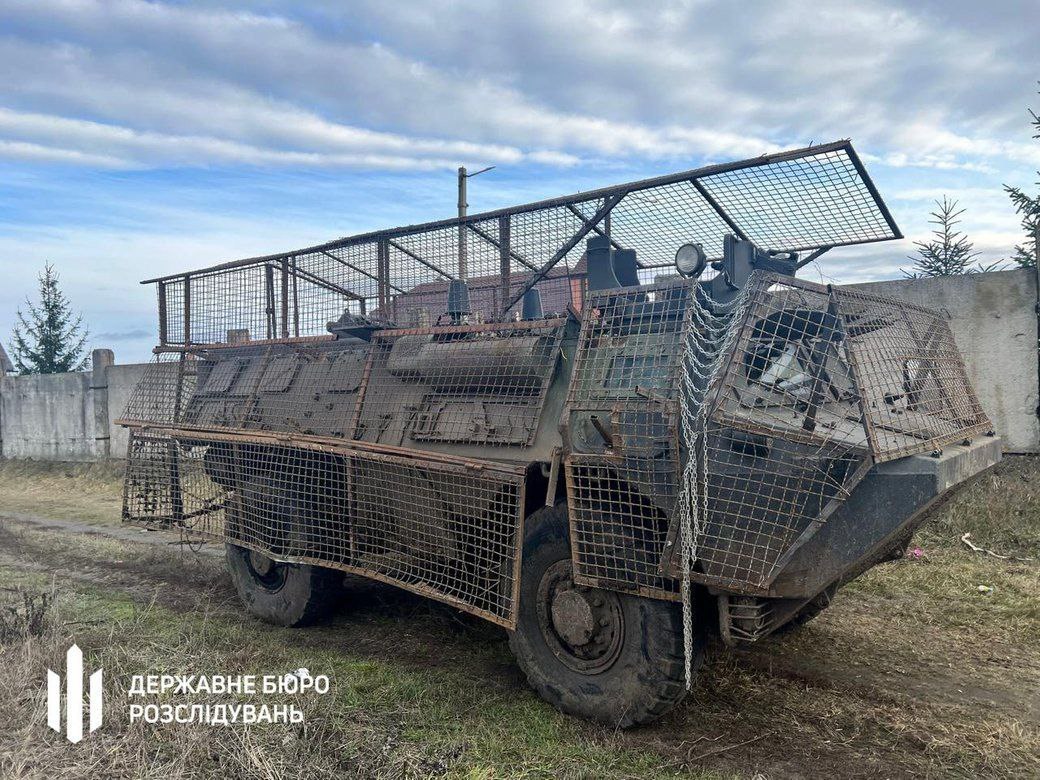 Не с пустыми руками: насильно мобилизованный в ВСУ украинец дезертировал в Сумской области и с автоматом уехал домой под Полтаву на угнанном французском БТР VAB 4×4. Отъезд он объяснил необходимостью "заправить" бронетранспортер. Его поймали в нескольких сотнях км от места службы и дали 7 лет тюрьмы. БТР отобрали.