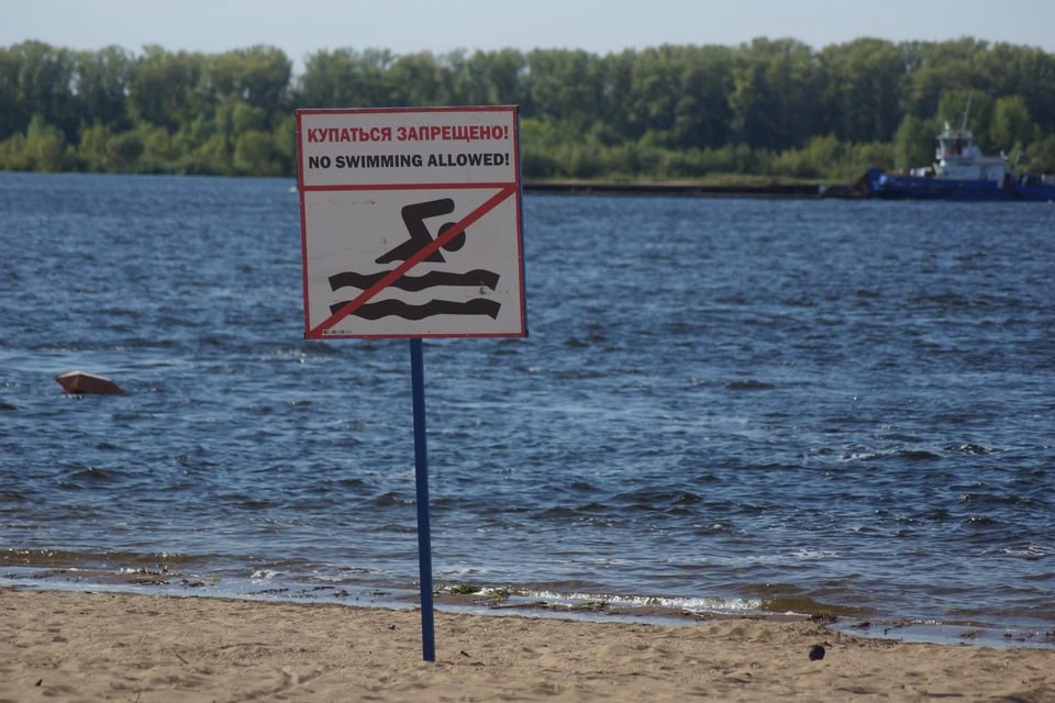 Роспотребнадзор признал 12 пляжей в Самарской области непригодными для купания  Сотрудники Роспотребнадзора выявили пробы воды, которые не соответствуют требованиям по микробиологическим показателям. Они были взяты на пляжах первой, второй, четвертой очередях набережной Волги, в районе Загородного парка и на спуске улицы Советской Армии в Самаре.   Также пробы были взяты на «Итальянском пляже», пляже «Волжский замок» и пляже «Волна» в Тольятти; на озерах Сакулино-1 и Сакулино-2 в Новокуйбышевске; на озере Ильмень в загородном парке Чапаевска; на пляже реки Безенчук в селе Васильевка в Безенчукском районе.
