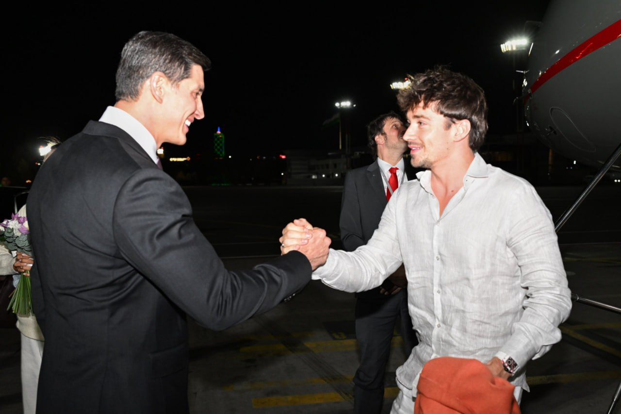 Известный пилот Ferrari Шарль Леклер прибыл в Ташкент фото видео repost uz sport gonshiki uje pribivayut Подписывайтесь на Repost