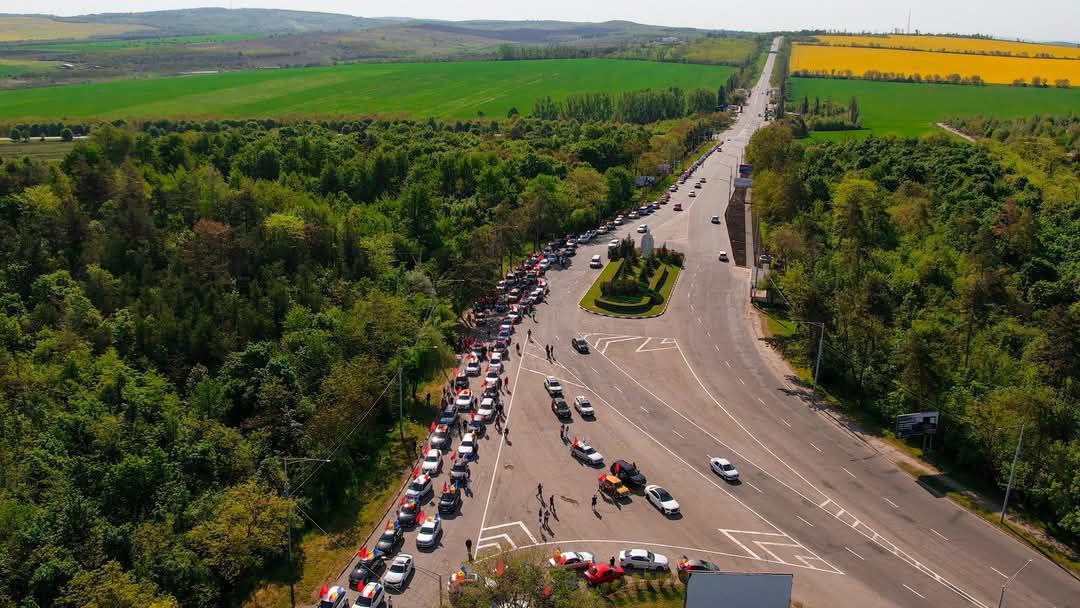 В молдавском городе Бельцы прошёл самый масштабный за последние годы автопробег, посвящённый Дню Победы, сообщает .