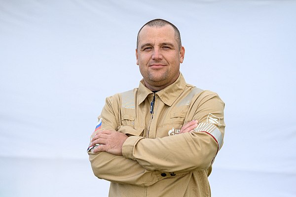 Водитель из Курска победил во всероссийских соревнованиях по заправке самолетов  В этом году всероссийский конкурс профессионального мастерства «Лучший по профессии», организованный «Газпромнефть-Аэро» — авиатопливным оператором компании «Газпром нефть», вновь объединил ведущих специалистов отрасли авиатопливообеспечения. В номинации «Лучший водитель аэродромного топливозаправщика» уверенную победу одержал курянин — Иван Звягинцев. Об этом сообщает AVIA.RU.  Как отмечают в пресс-службе компании, конкурс традиционно проводится с целью обмена опытом между сотрудниками, развития профессиональных компетенций и популяризации авиационных профессий. Участники проходят теоретические испытания и демонстрируют мастерство вождения. В этом году соревнования проводились в Москве.  aviaru.net/n286507