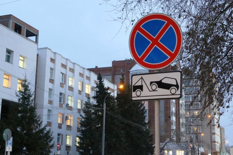 С 28 июля по 3 августа сотрудниками Госавтоинспекции Томской области задержано 53 водителя, управлявших транспортными средствами с признаками опьянения  За нарушения ПДД задержано и помещено на специализированные стоянки 101 транспортное средство. В отношении 20 водителей составлены административные материалы по фактам нарушения правил остановки и стоянки, из них 8 – в отношении автолюбителей, которые, не имея законных оснований, оставили свои транспортные средства на парковке для инвалидов.  К административной ответственности привлечено 18 автомобилистов за управление транспортным средством, на котором установлены стекла, светопропускание которых не соответствует требованиям технического регламента о безопасности колёсных транспортных средств.