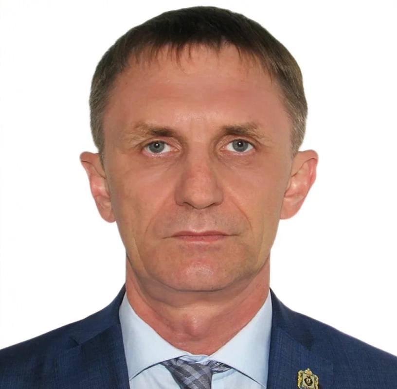 Экс-замминистра транспорта Хабаровского края обвиняют в превышении полномочий В 2023-м государство выделило 13 млн, чтобы вытащить затонувший катер и буксир из акватории порта "Ванино". Компания-подрядчик работы так и не провела. Владимир Березовский об этом знал, но бумаги, что всё прошло по плану, подписал Сейчас следователи продолжают выяснять все подробности - Канал "вХабаровске". Подпишись!